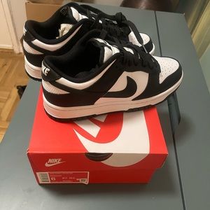 Black Nike dunk size 6